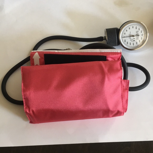 Premium Aneroid Sphygmomanometer W/Carrying Case - Picture 3 of 4
